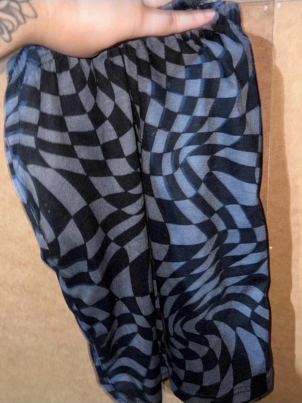 Boys Black & Gray Optical-Print Casual Pants